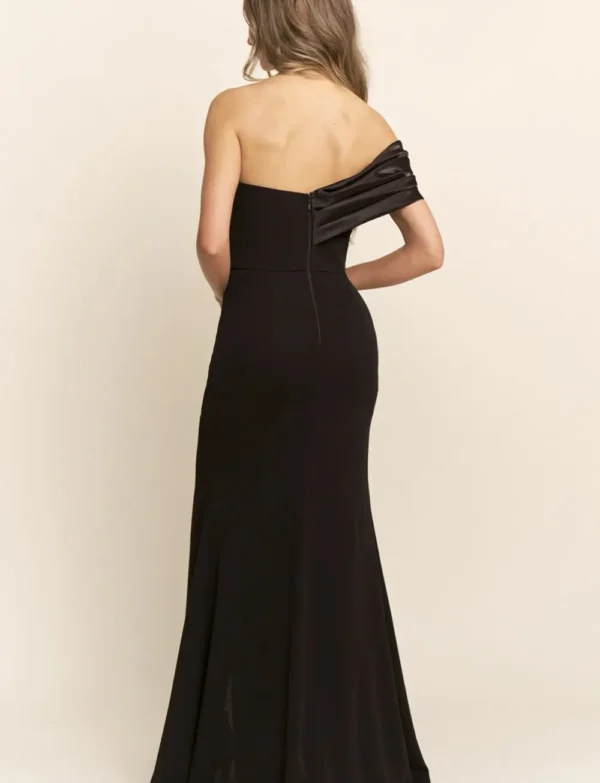 Vestido de gala corte sirena hombro descubierto